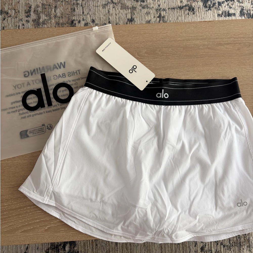 ALO Yoga White Athletic Skort with Black Waistband